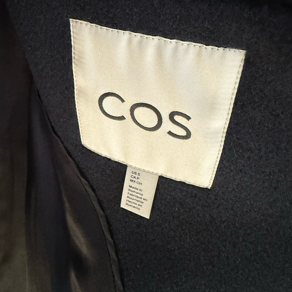 COS Double-Breasted Short Wool-Blend Coat - Picture 10 of 11